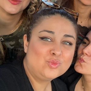 Meet your Posher, Niloofar